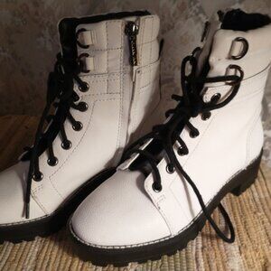 Nwot Gianni Bini white tie up leather side zip leather boots size 5.5 M